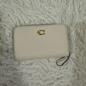 Coach Essential Small Zip Around Card Case